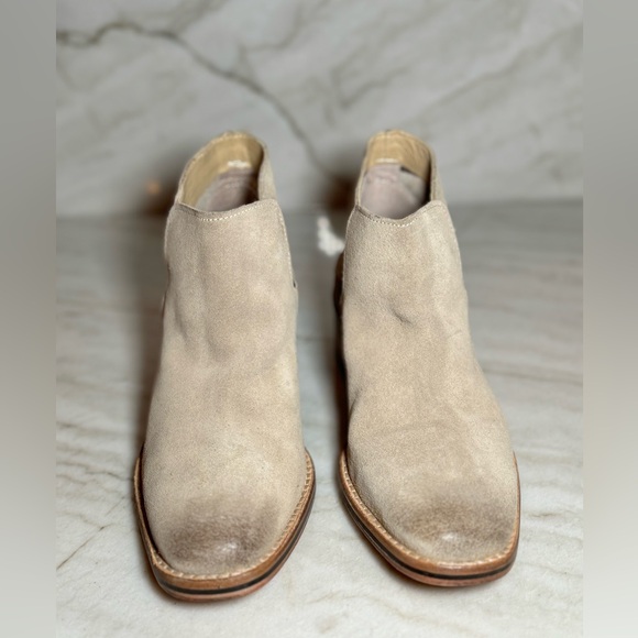 Diba True Caspian Beige Suede Boots New in Box - Picture 3 of 16